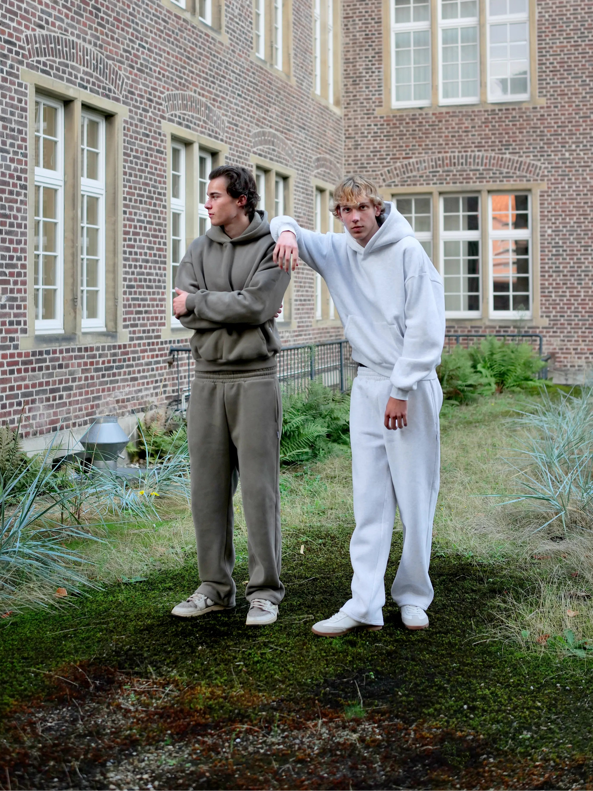 BAY6 Tracksuit in natürlicher Umgebung